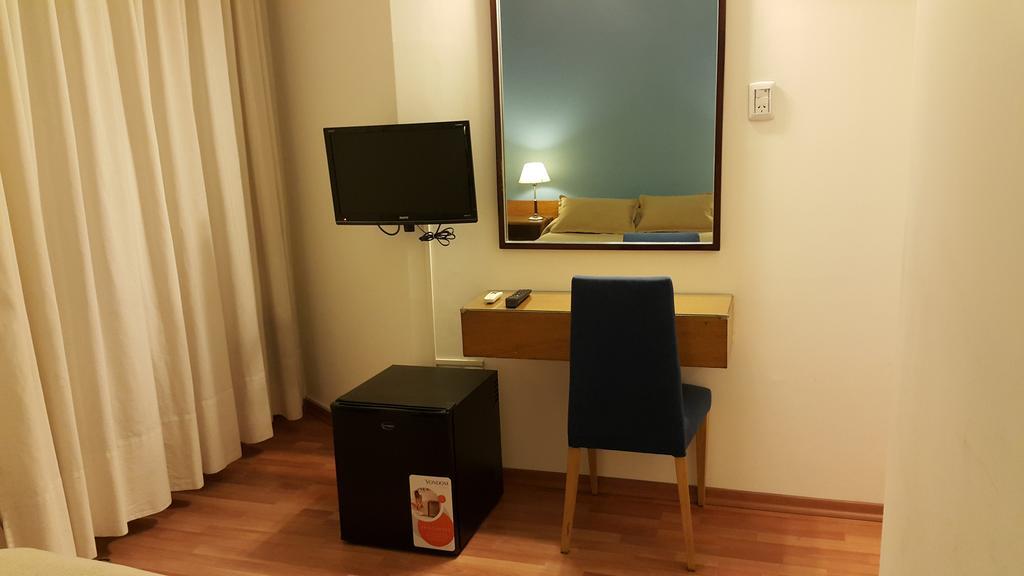Hotel Avenida Buenos Aires Exteriör bild