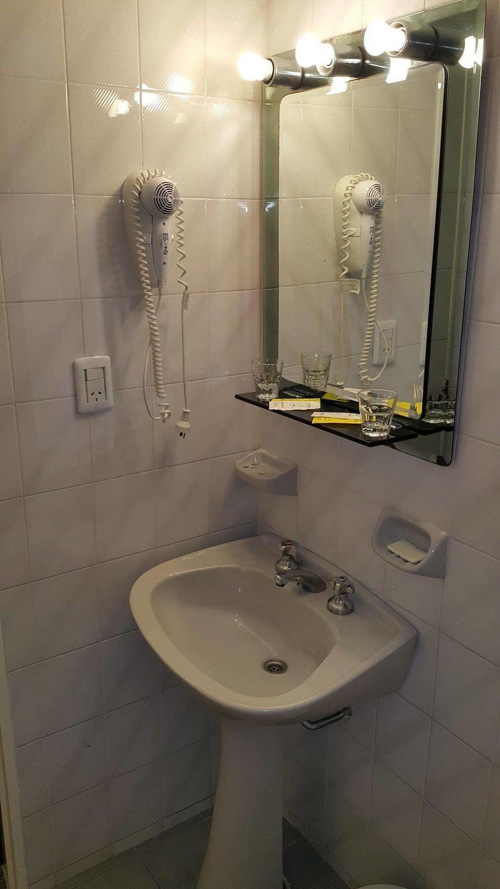 Hotel Avenida Buenos Aires Exteriör bild