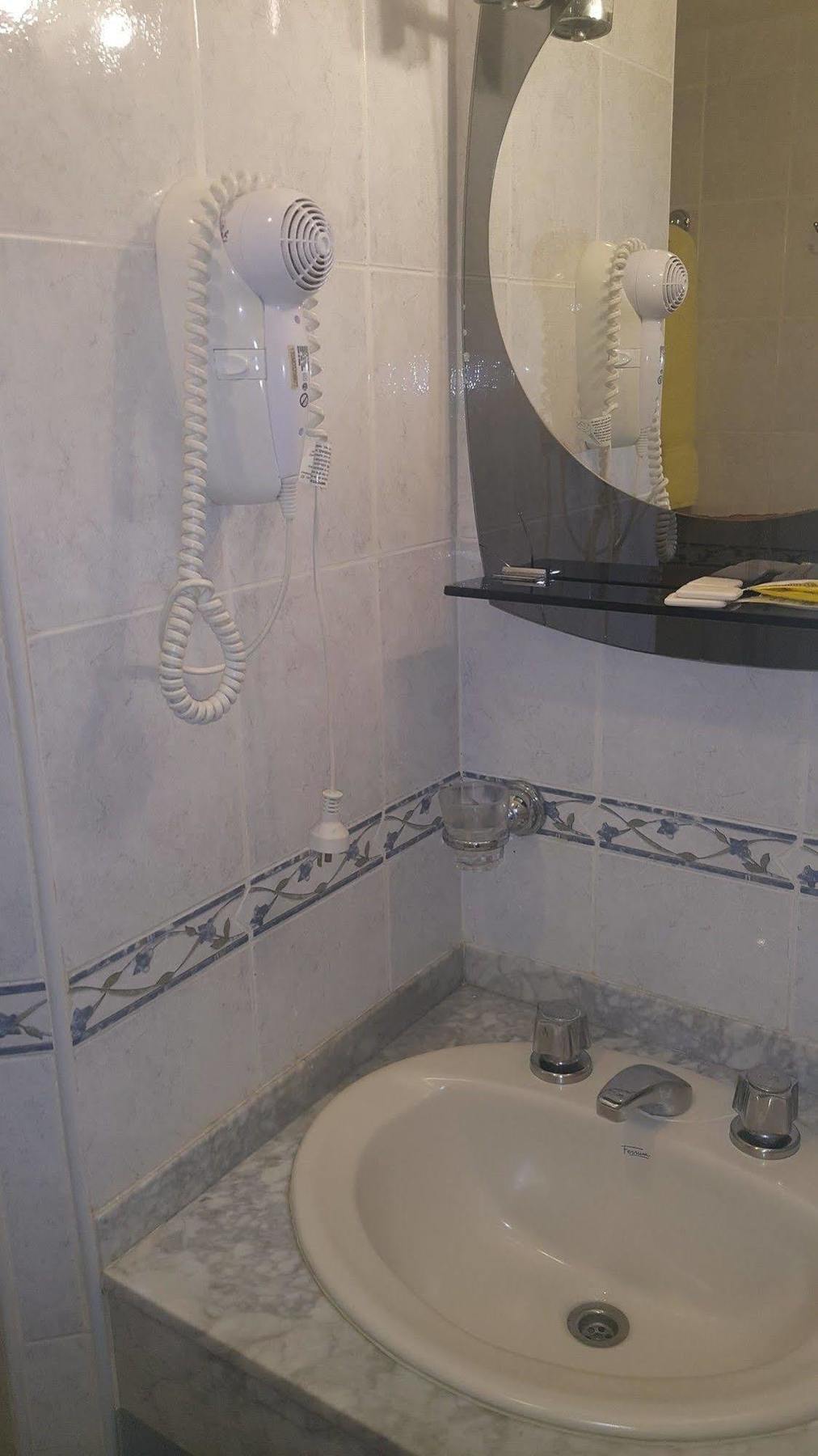 Hotel Avenida Buenos Aires Exteriör bild