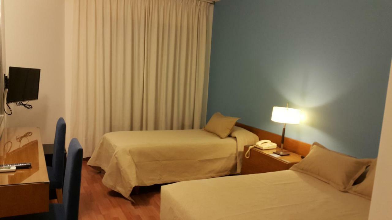 Hotel Avenida Buenos Aires Exteriör bild